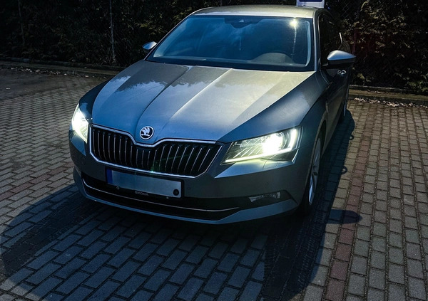 Skoda Superb cena 83900 przebieg: 161000, rok produkcji 2018 z Czyżew małe 191